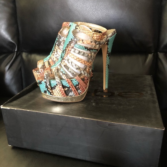 Bebe platform sexy heels - Picture 3 of 7